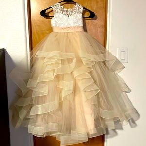 Brand: PLUVIOPHILY

Miama Lace Tulle Keyhole Back Wedding Flower Girl Dress 4T